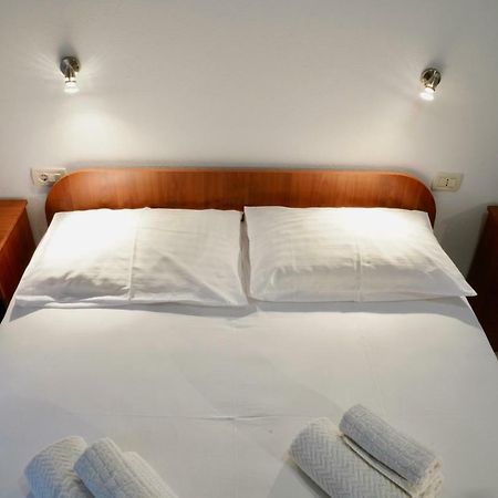 Sesar Apartments Krk - No. 1 Iva Krk Town Buitenkant foto