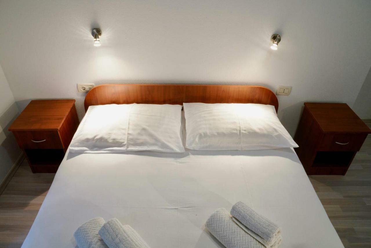 Sesar Apartments Krk - No. 1 Iva Krk Town Buitenkant foto