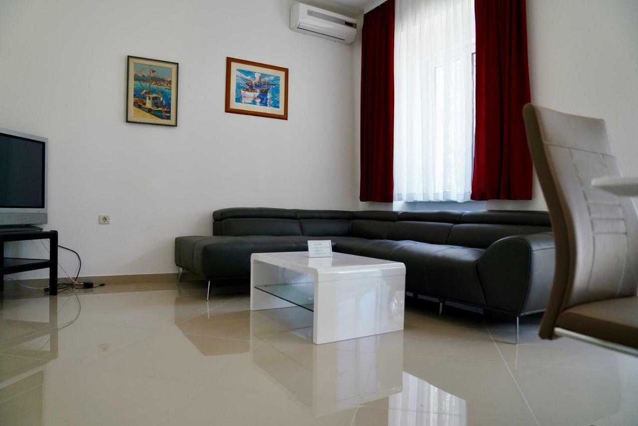 Sesar Apartments Krk - No. 1 Iva Krk Town Buitenkant foto