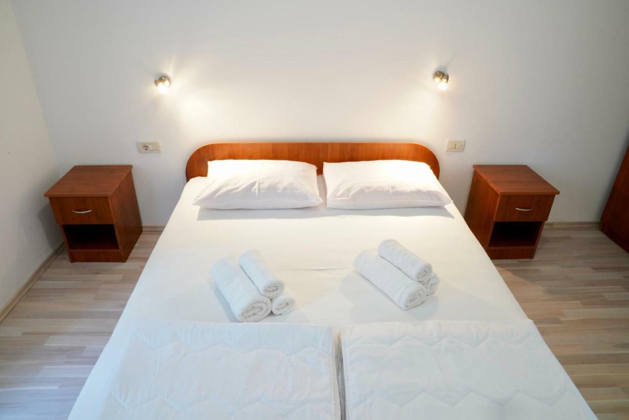 Sesar Apartments Krk - No. 1 Iva Krk Town Buitenkant foto