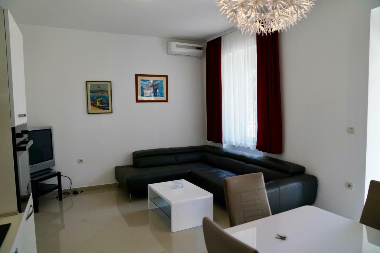 Sesar Apartments Krk - No. 1 Iva Krk Town Buitenkant foto
